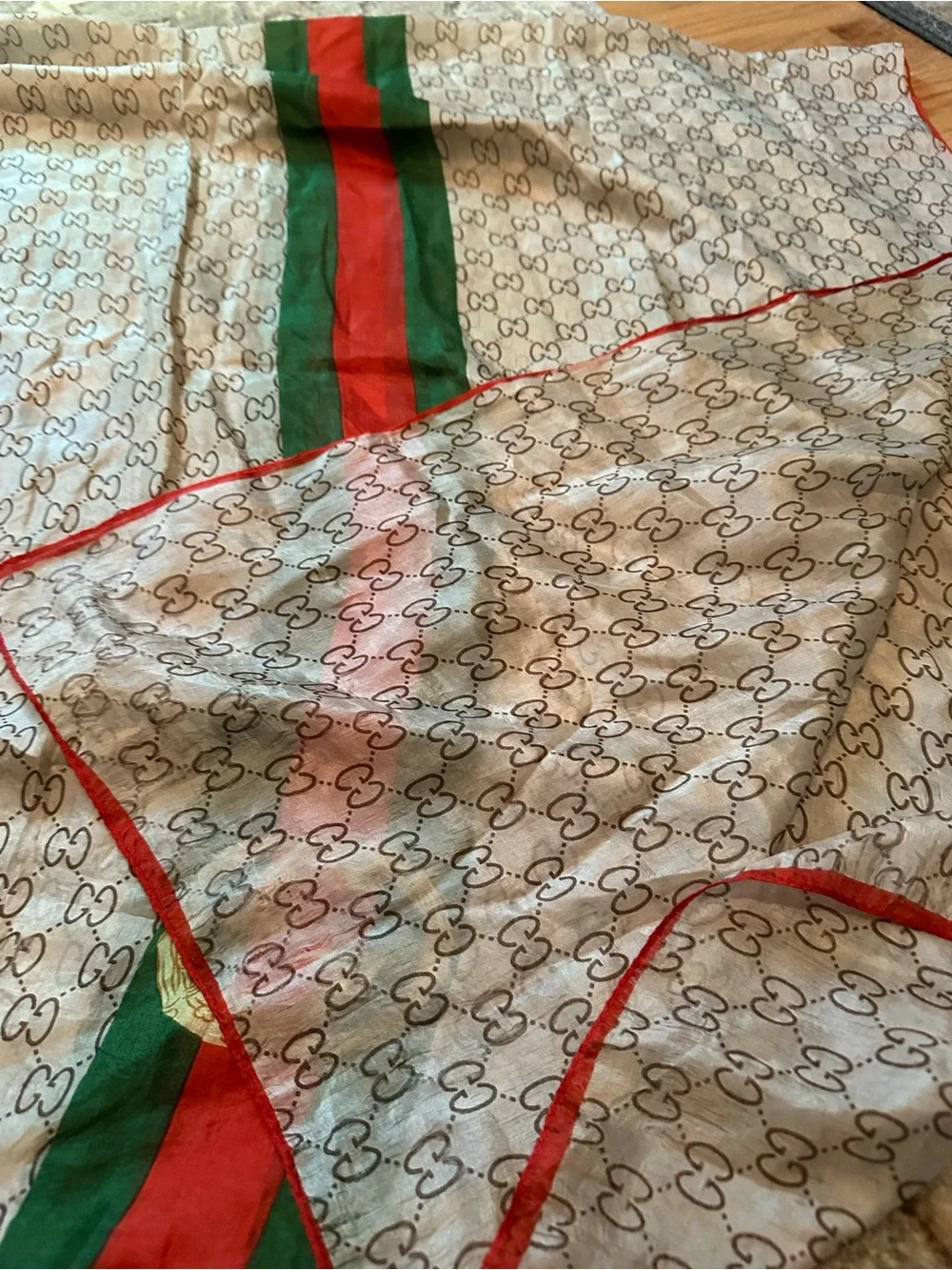 Gucci Beige Monogram Scarf with Red and Green Stripe and Gold Emblem Ophidia - Picture 3 of 5